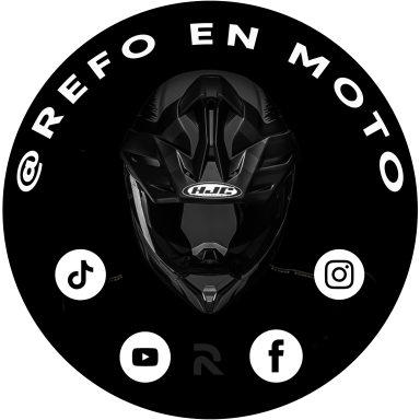 Logotipo con casco de moto y redes sociales @RefoEnMoto.